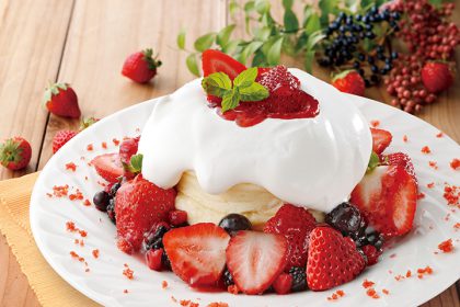 さかい珈琲 ストロベリーとベリーのパンケーキ